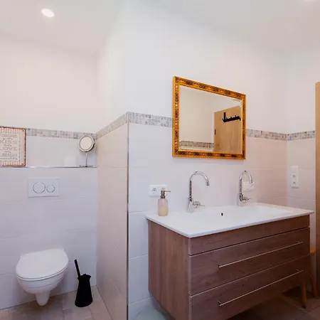 Apartment Mankei *